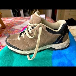 Hi-Tec Hiking Shoe size 9